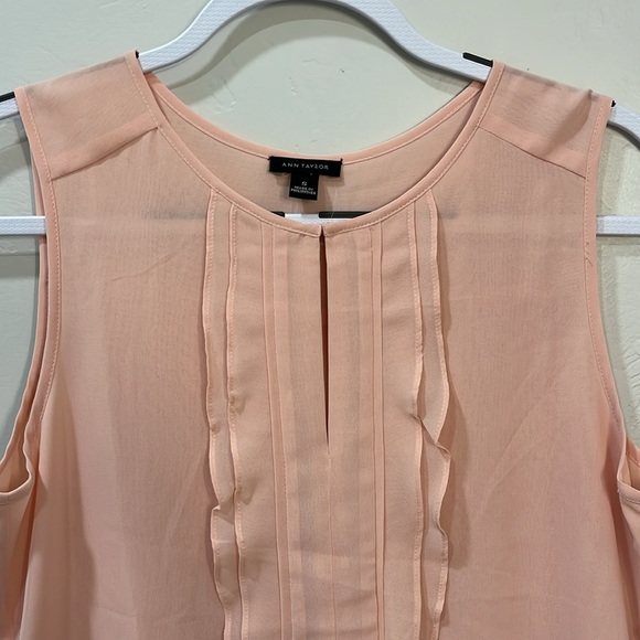 NWT Ann Taylor Ruffle Top - Picture 2 of 4